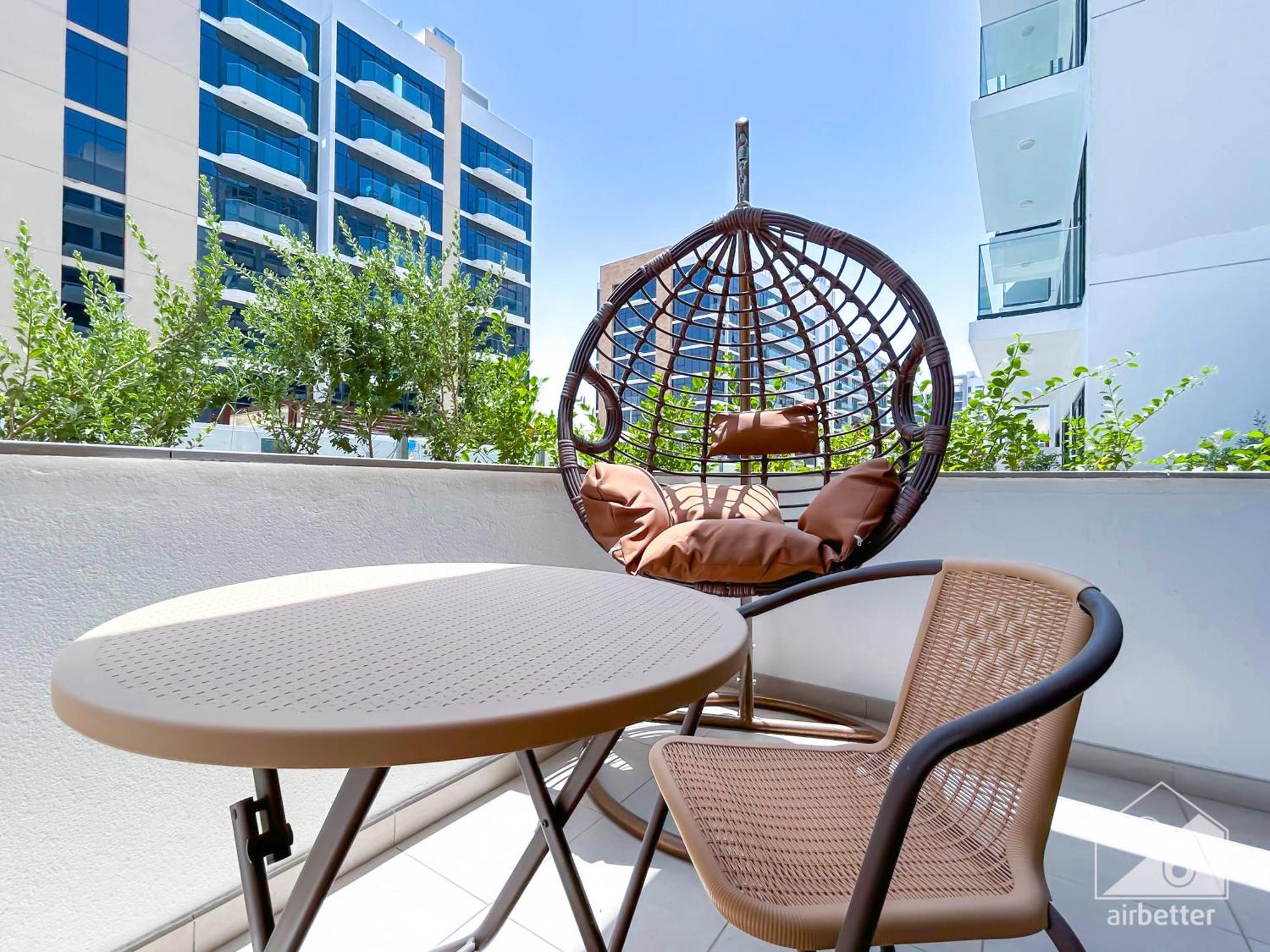 Charming Studio With Balcony In Azizi Riviera ดูไบ ภายนอก รูปภาพ