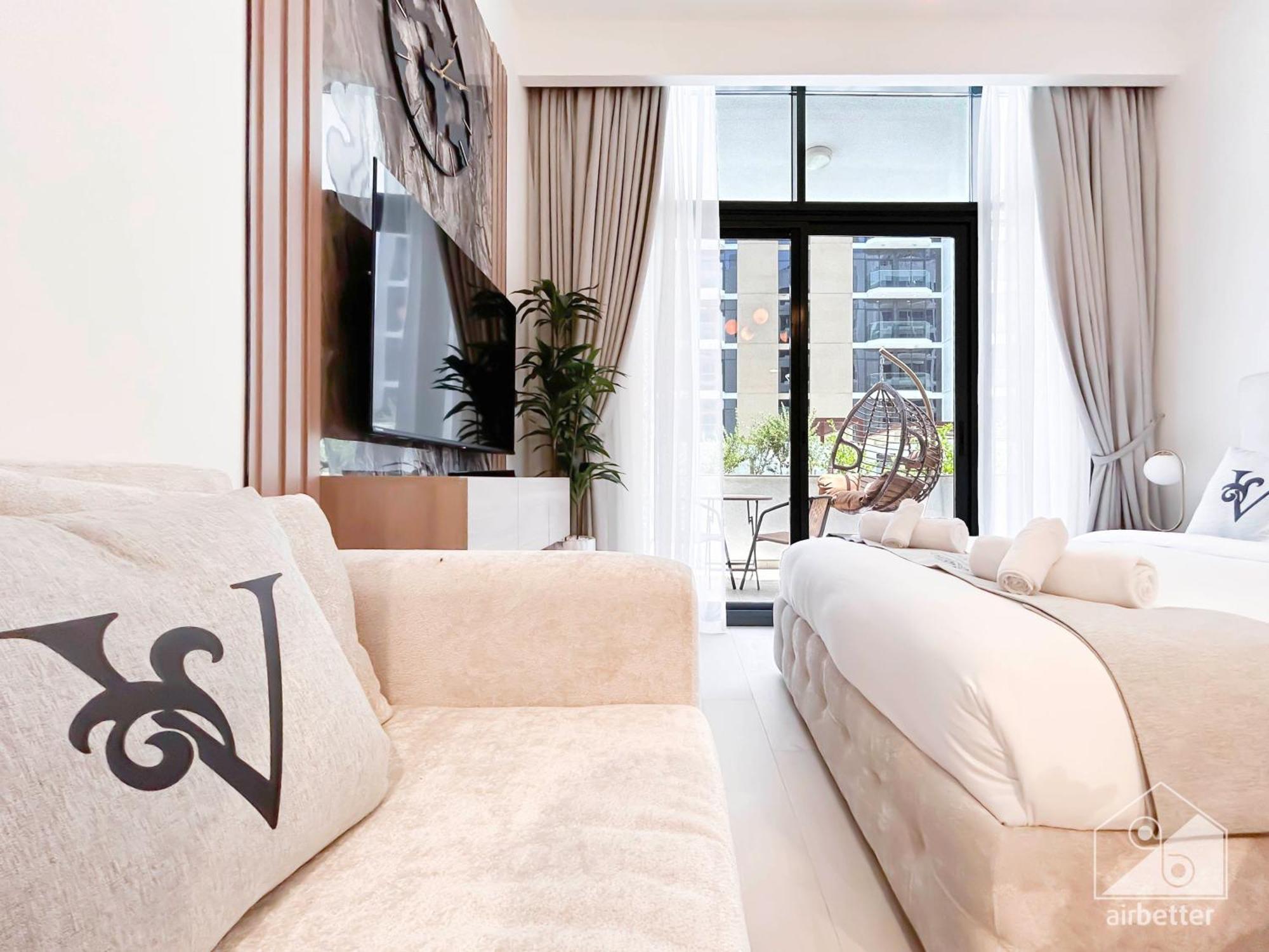 Charming Studio With Balcony In Azizi Riviera ดูไบ ภายนอก รูปภาพ