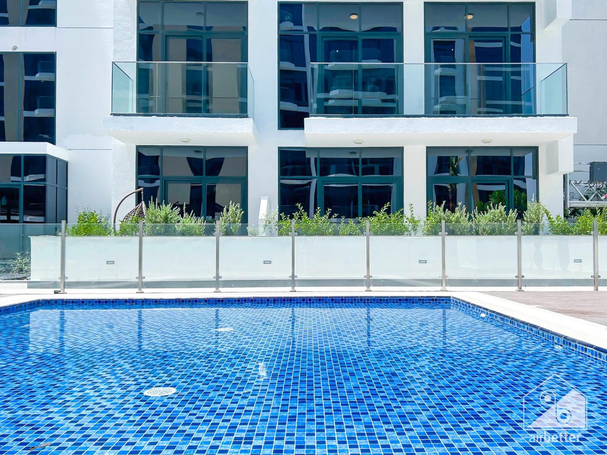 Charming Studio With Balcony In Azizi Riviera ดูไบ ภายนอก รูปภาพ