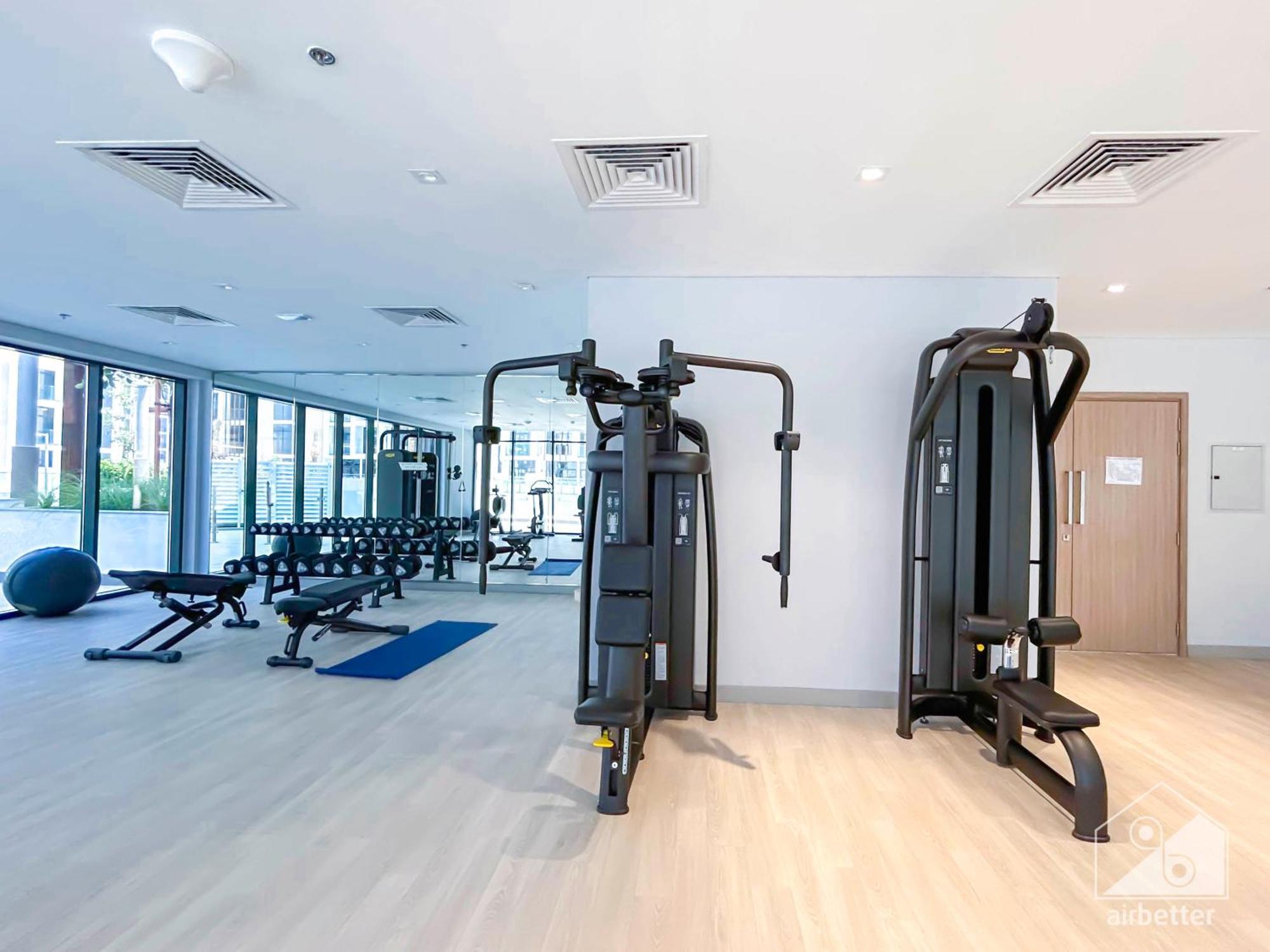 Charming Studio With Balcony In Azizi Riviera ดูไบ ภายนอก รูปภาพ