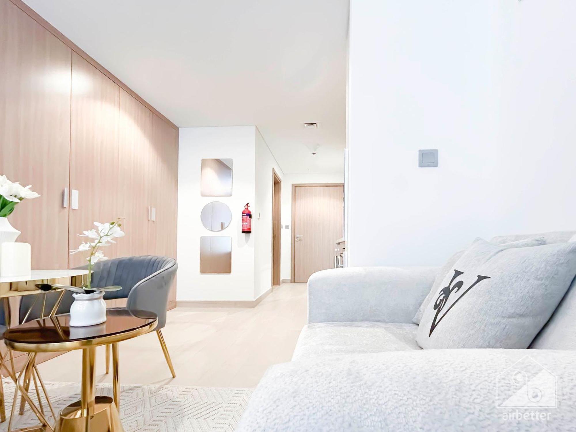 Charming Studio With Balcony In Azizi Riviera ดูไบ ภายนอก รูปภาพ