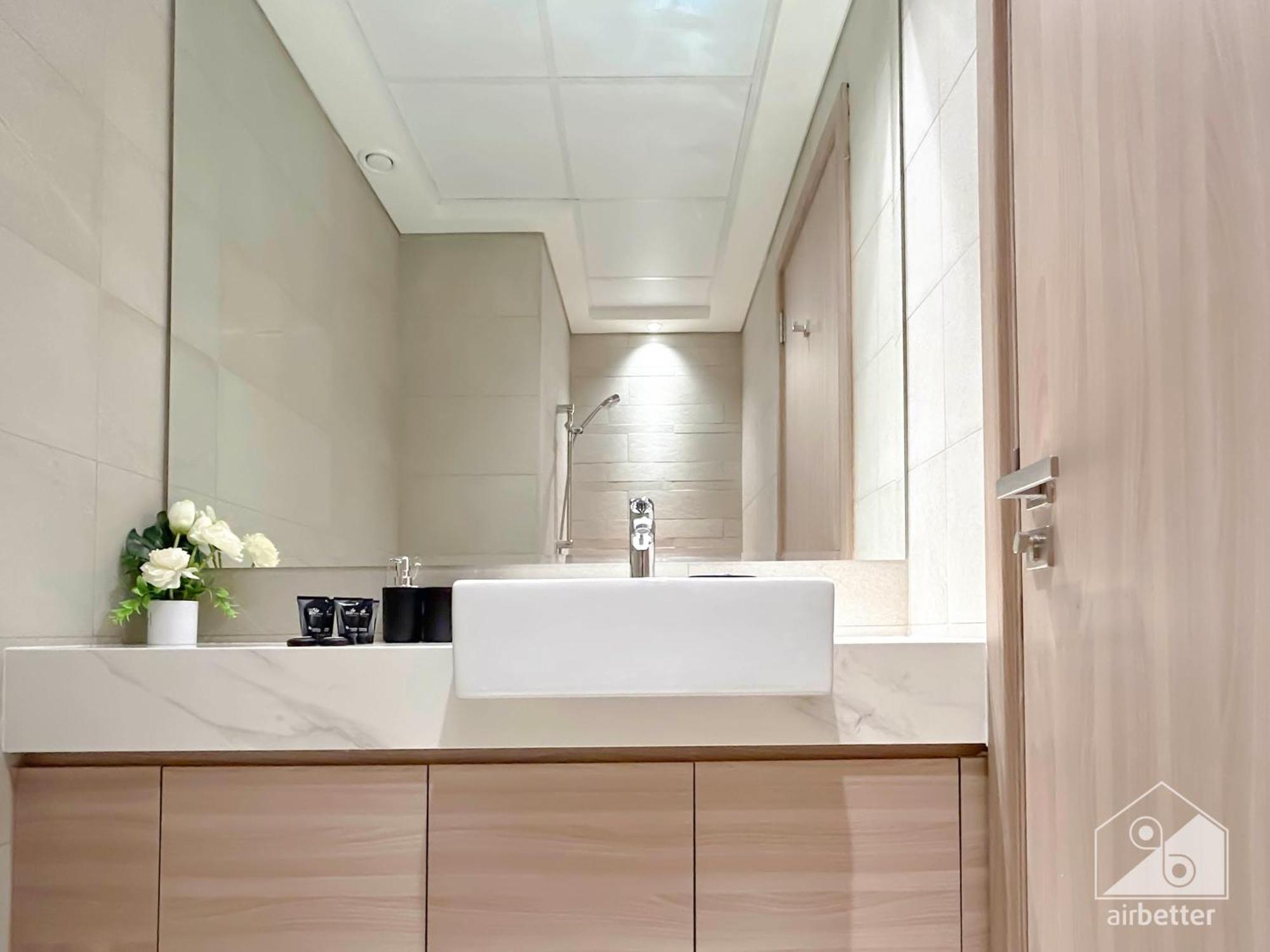 Charming Studio With Balcony In Azizi Riviera ดูไบ ภายนอก รูปภาพ