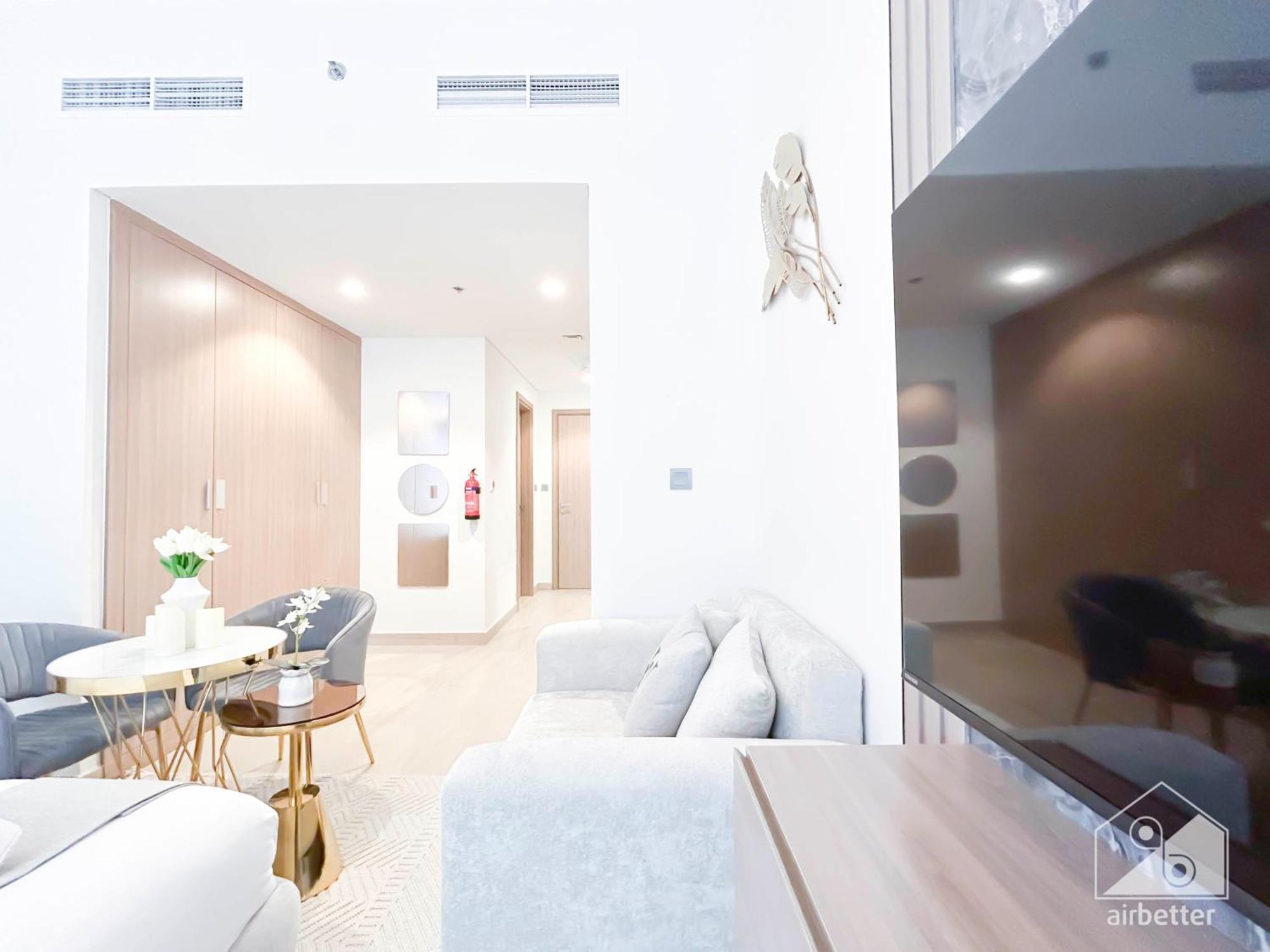 Charming Studio With Balcony In Azizi Riviera ดูไบ ภายนอก รูปภาพ