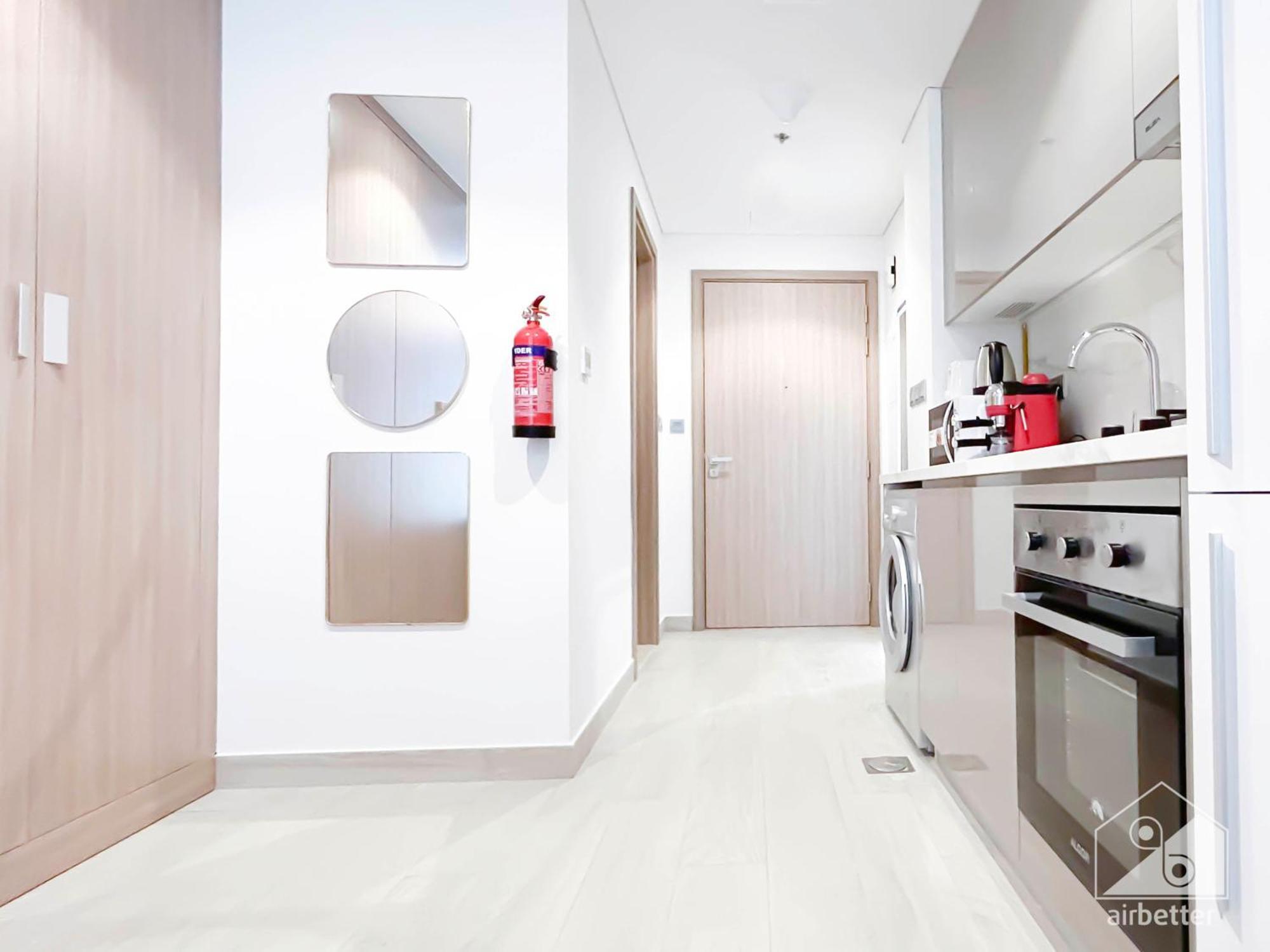Charming Studio With Balcony In Azizi Riviera ดูไบ ภายนอก รูปภาพ